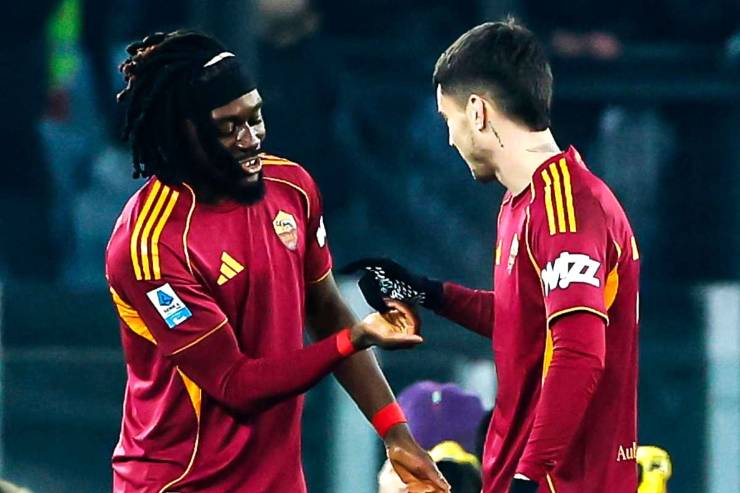 Kone con Soule dopo un gol