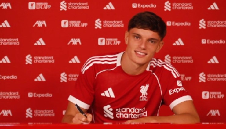 Leoni firma il contratto col Liverpool