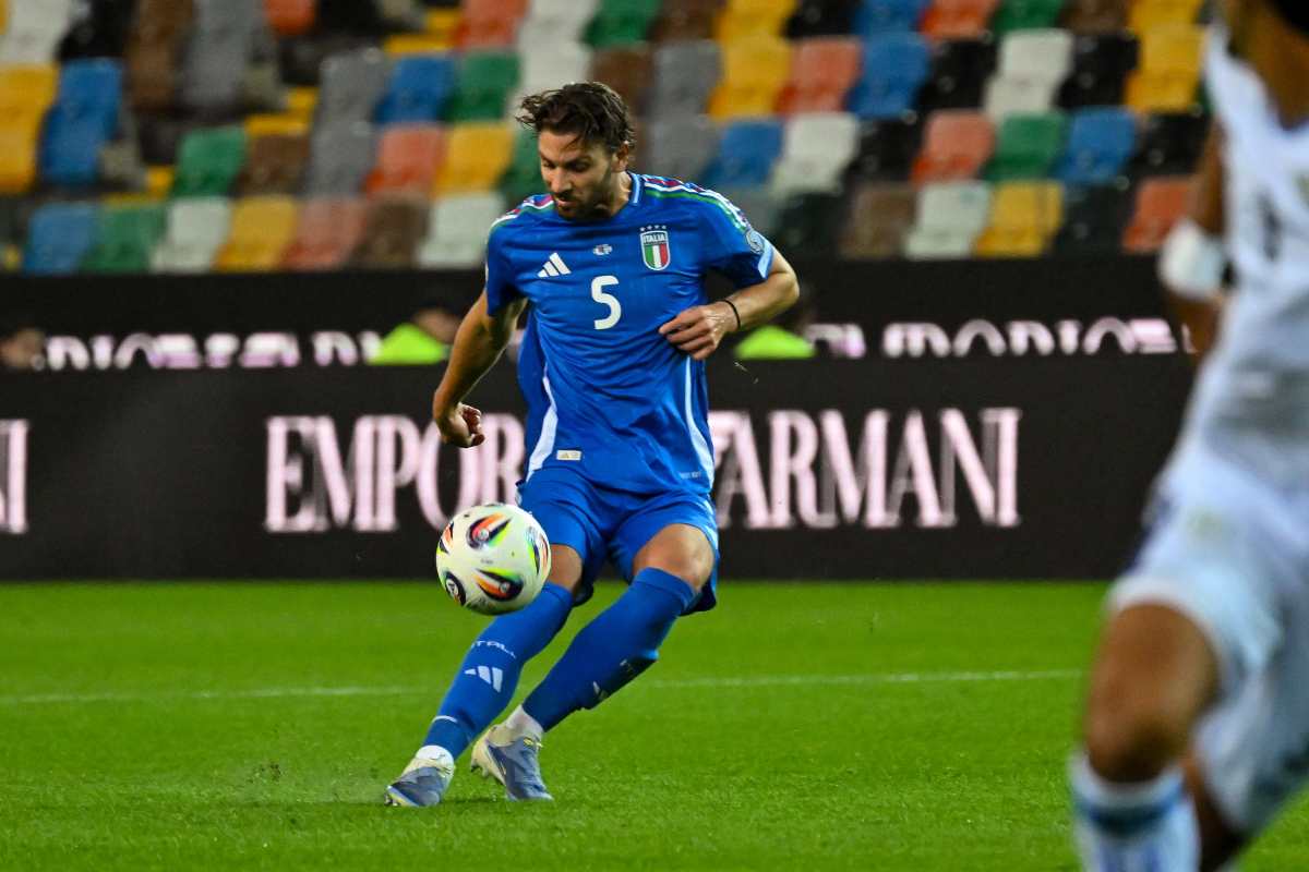 locatelli gioca la palla