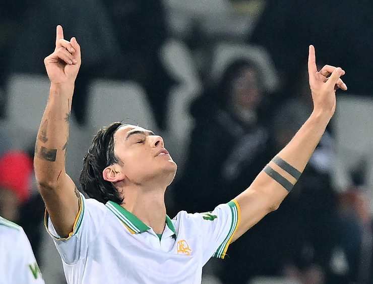 dybala mette le mani al cielo