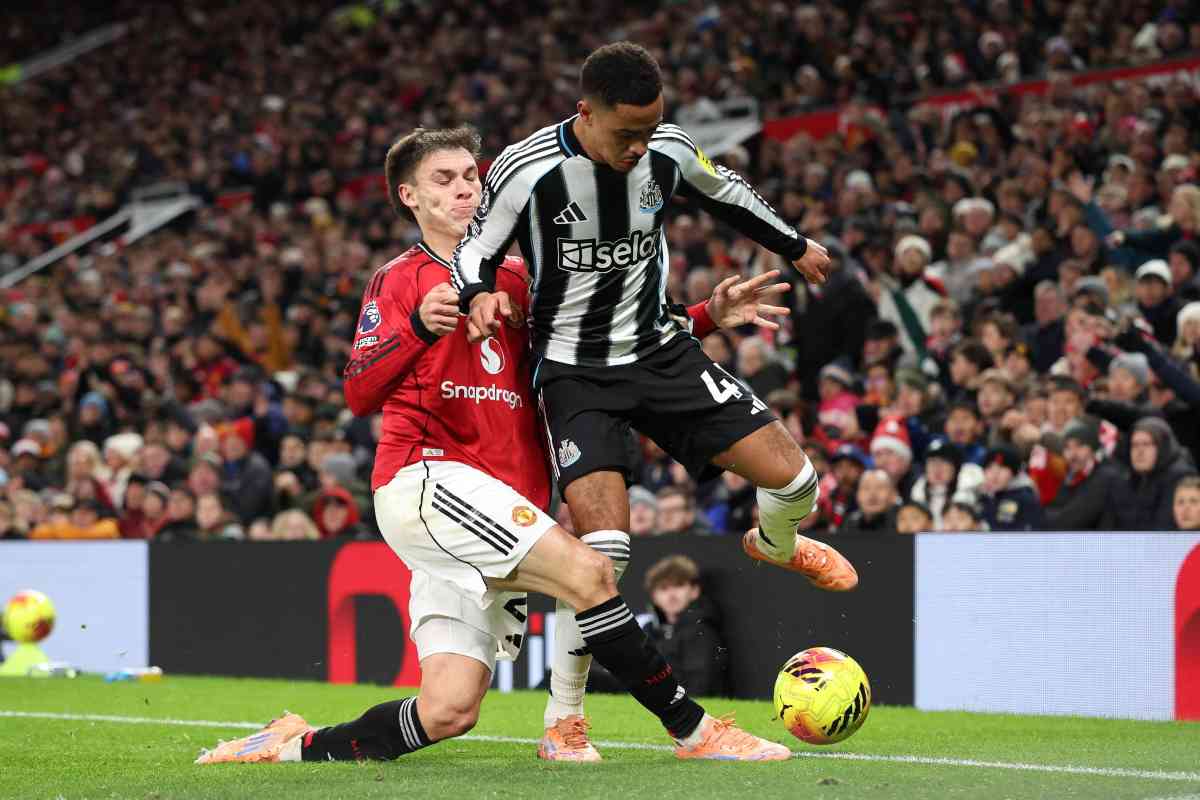 Ugarte in azione col Manchester United