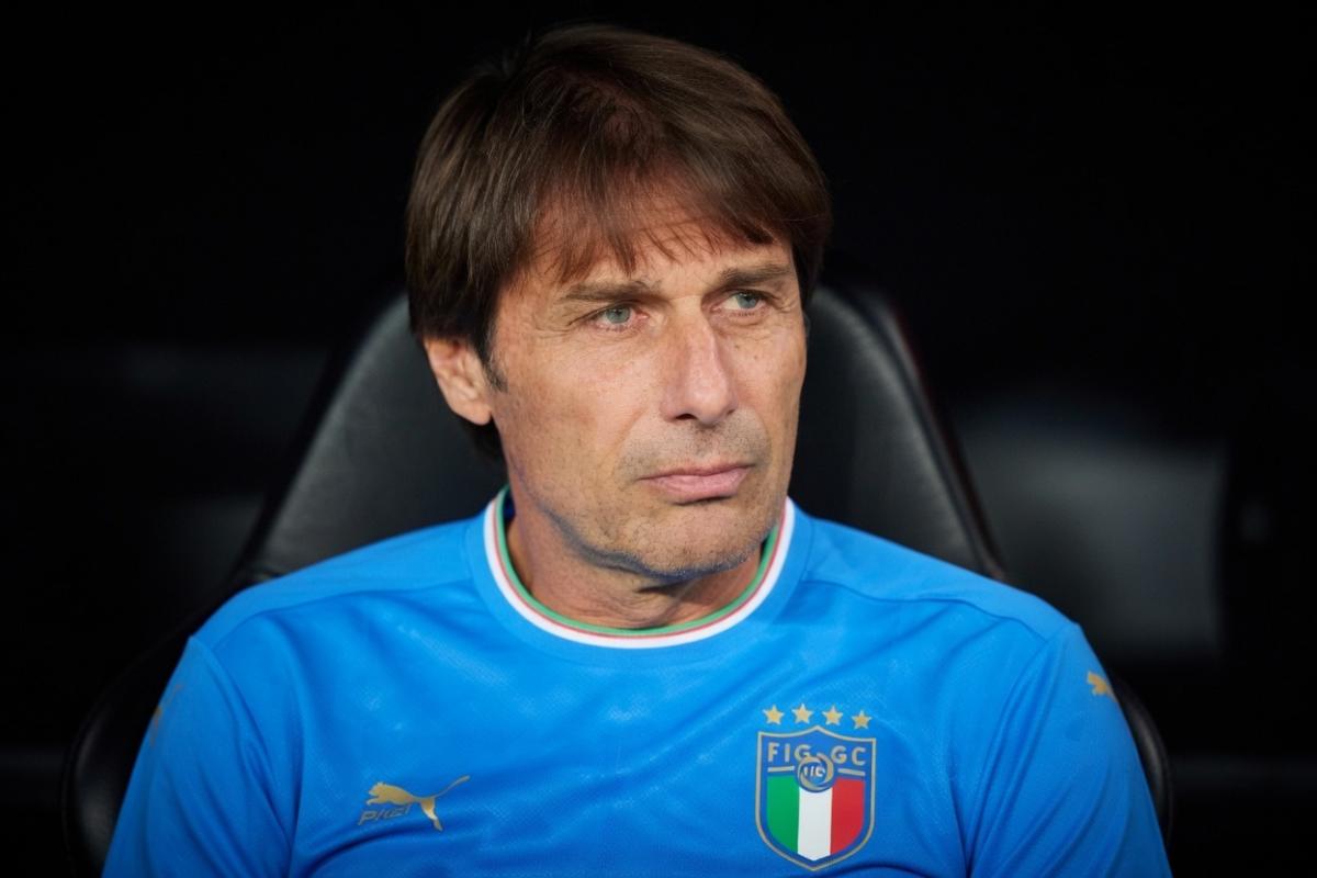 Conte con maglia Nazionale: foto AI