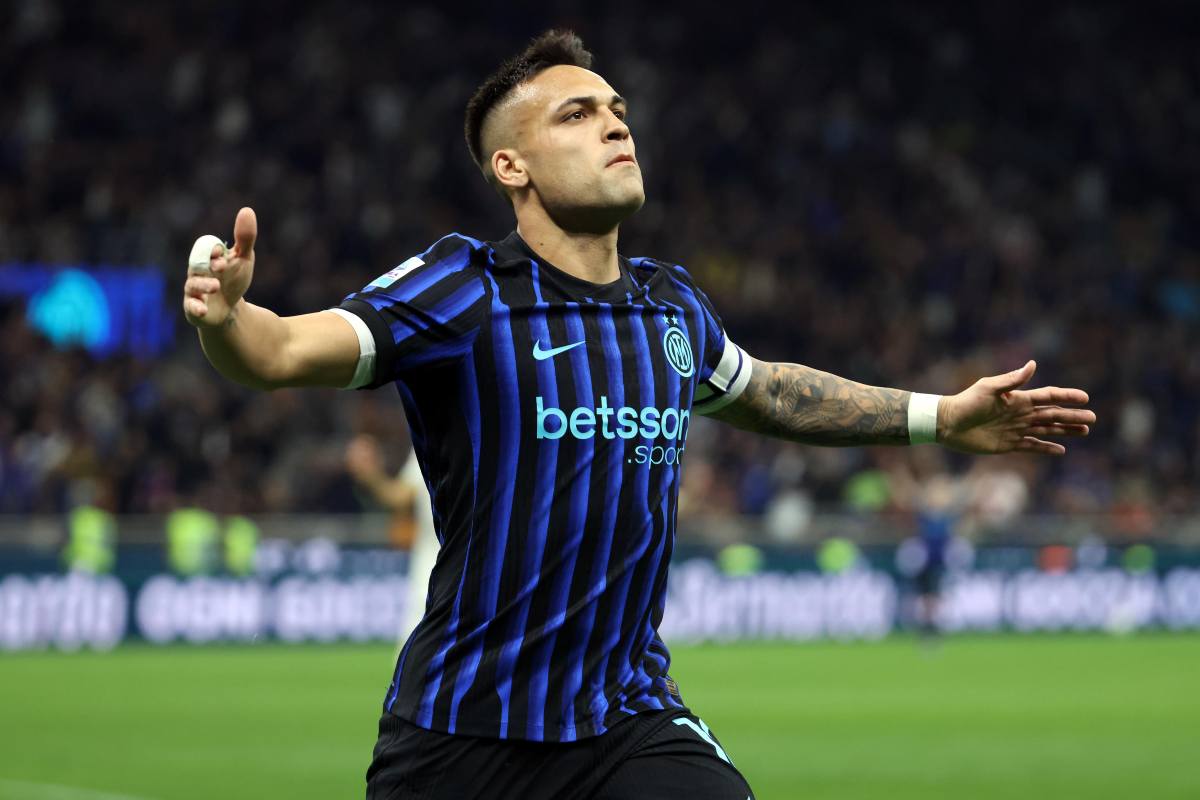 Lautaro esulta dopo la doppietta in Inter-Roma