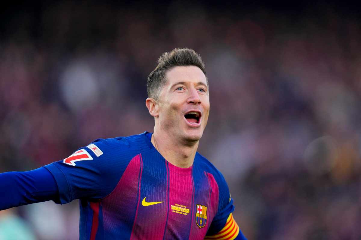 Lewandowski esulta dopo un gol al Barcellona