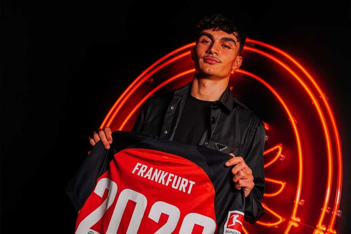 Can Uzun dopo il rinnovo con l'Eintracht