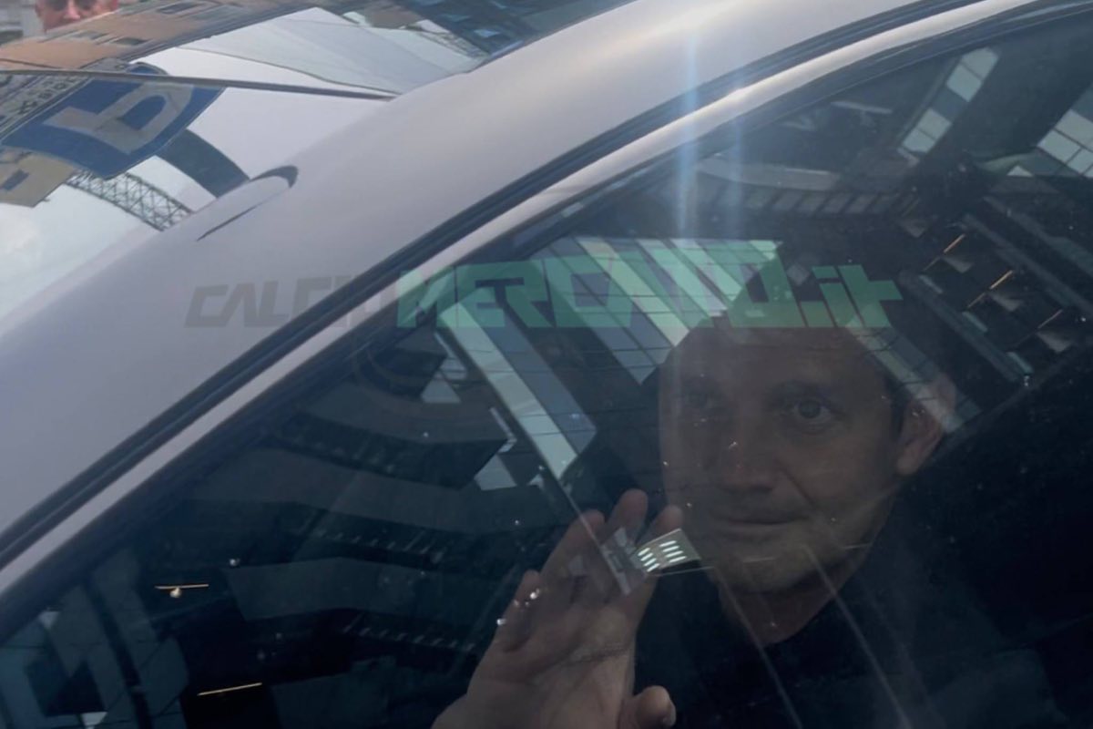 Inter, Chivu esce dalla sede dopo il vertice