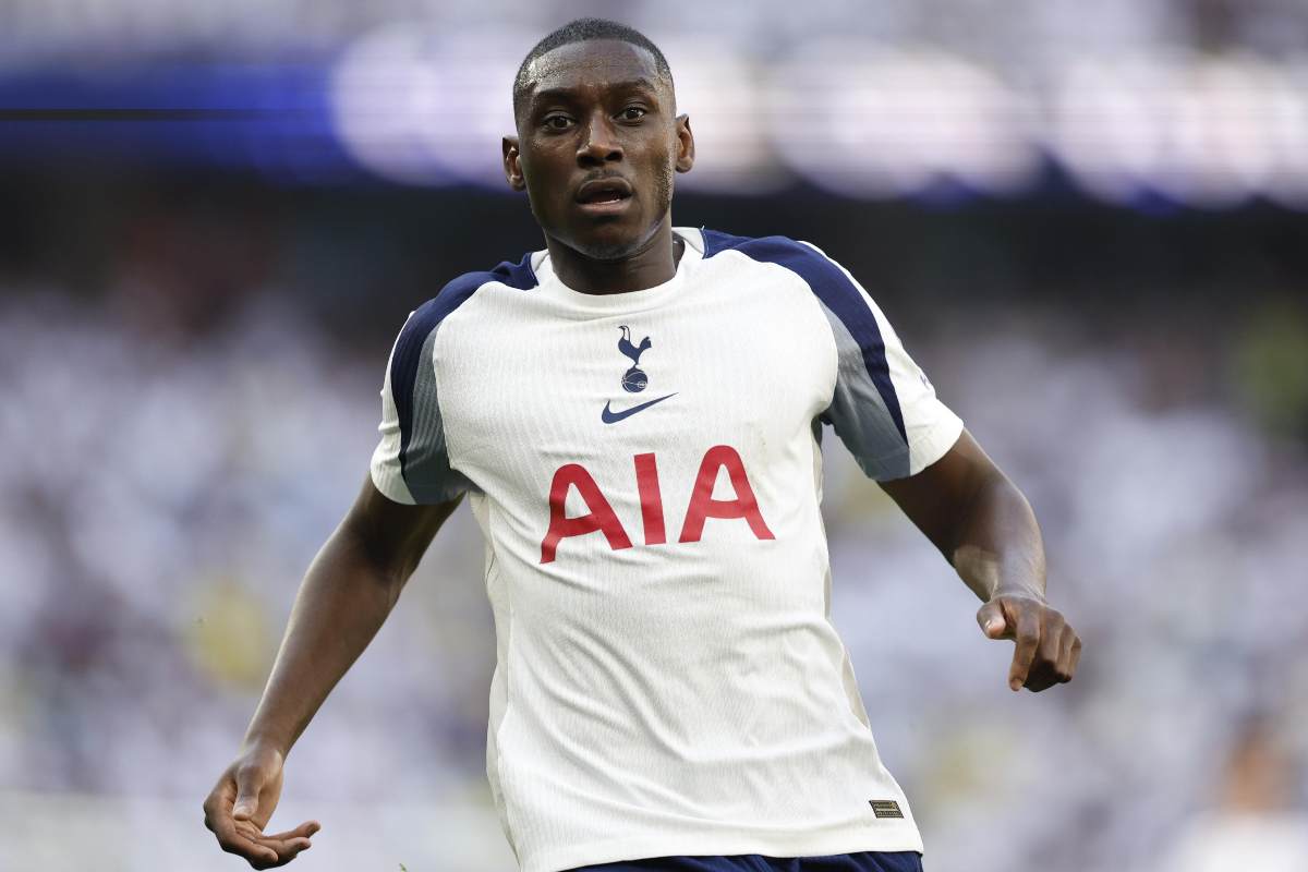 Kolo Muani con la maglia del Tottenham