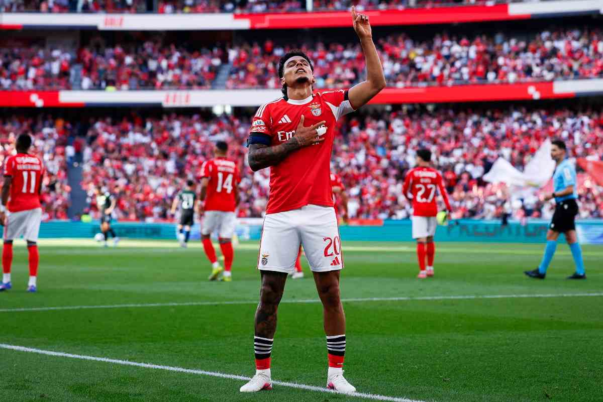 Richard Rios ringrazia il cielo dopo un gol