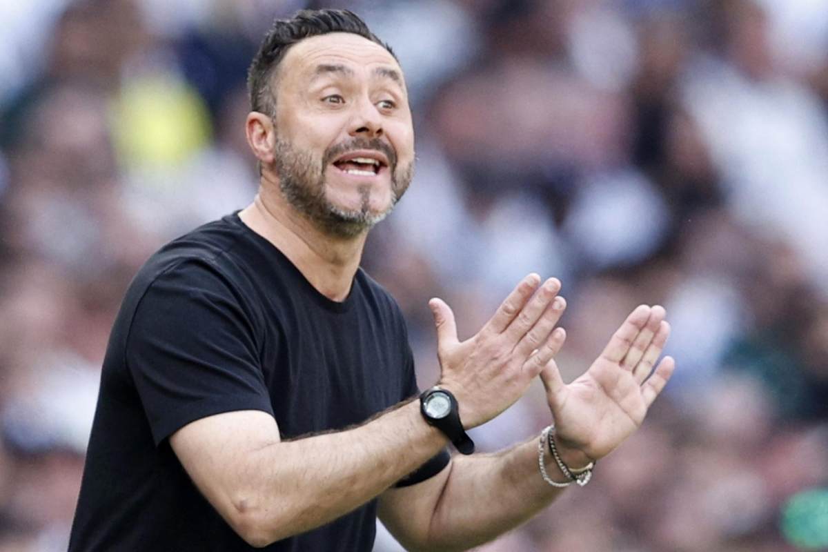 Roberto De Zerbi incita la squadra