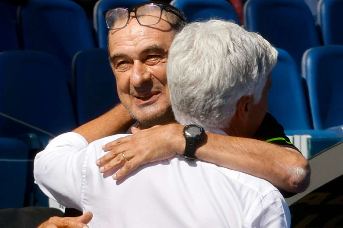 Sarri e Gasperini si abbracciano