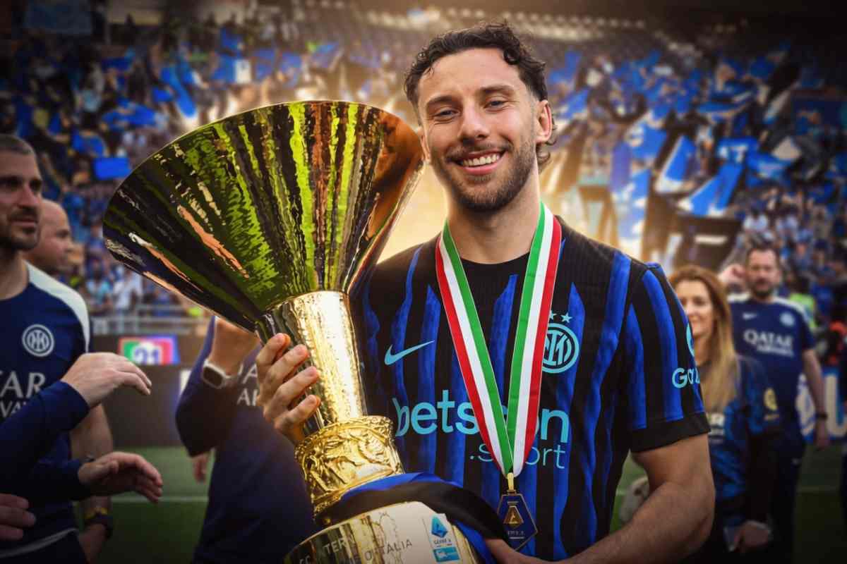 Grafica Carlos Augusto con la Coppa Scudetto