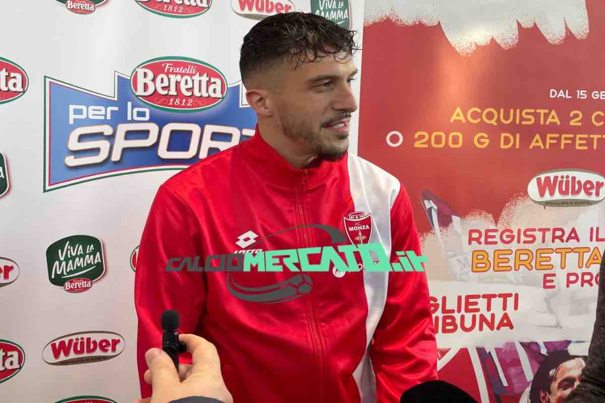Dany Mota durante un'intervista