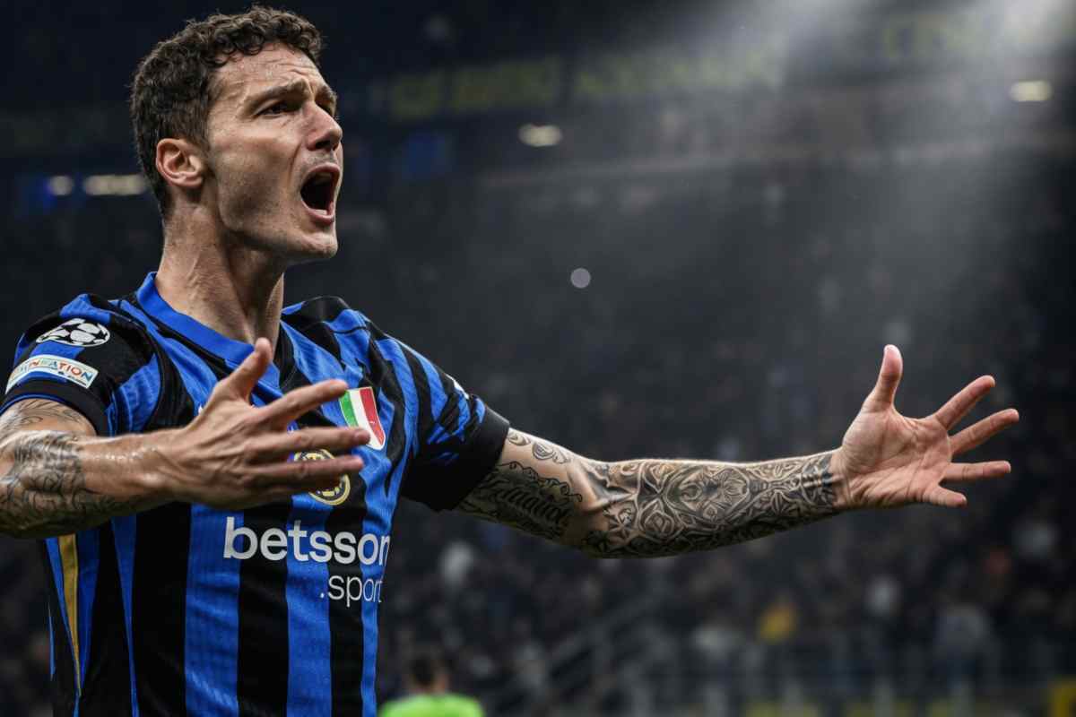 Pavard che esulta dopo il gol con l'Inter al Bayern