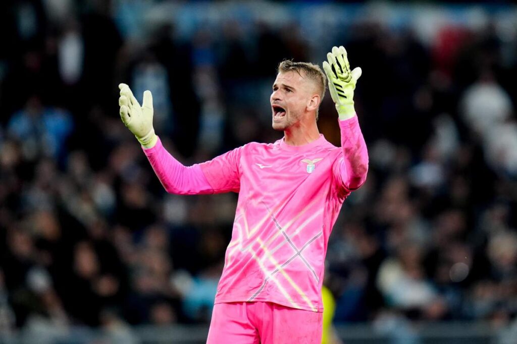 Provedel esulta coi tifosi della Lazio