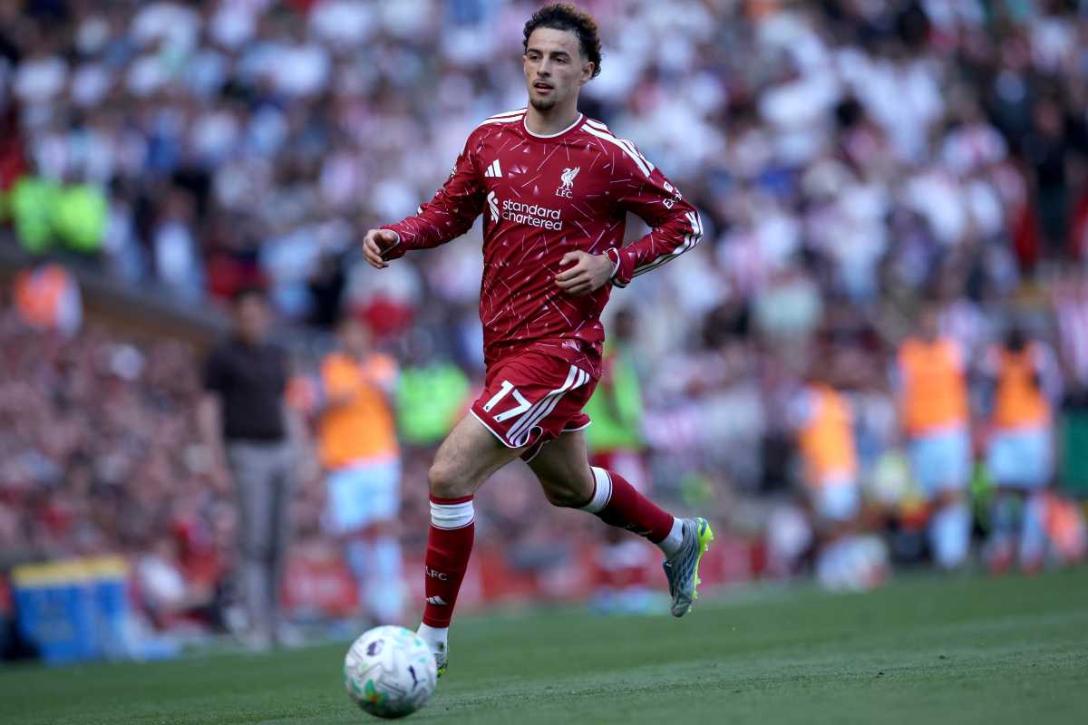 Curtis Jones in azione con il Liverpool