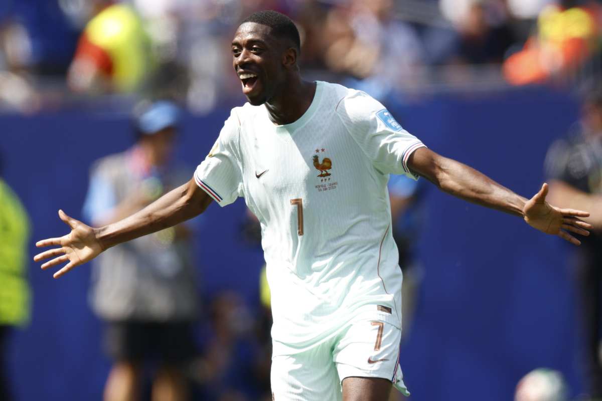 Dembelé esulta dopo il gol con la Francia