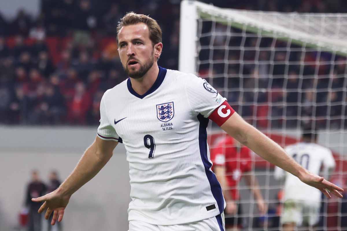 Harry Kane esulta con l'Inghilterra
