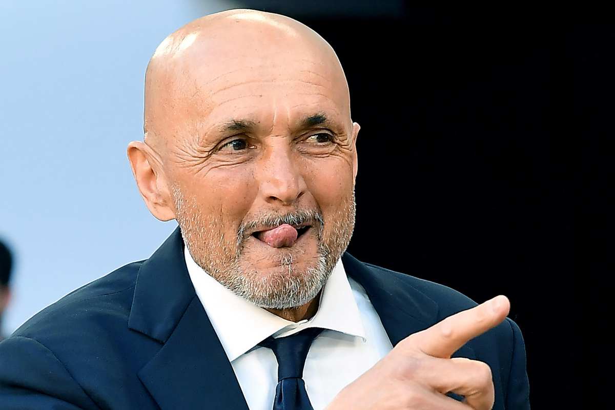 Luciano Spalletti sorride beffardo