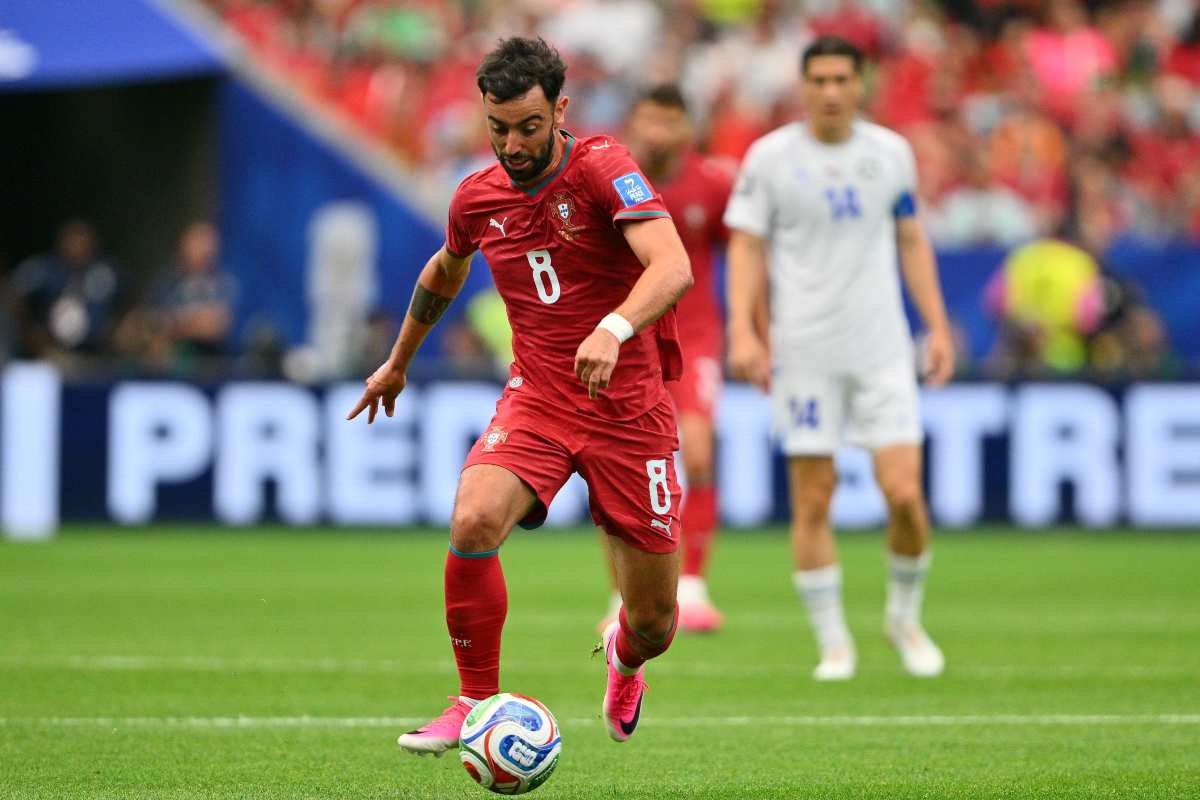 Bruno Fernandes in azione con il Portogallo
